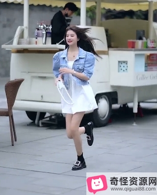 虎牙超人气宅男粉超爱精选网红《兰兰鹿鹿》交友门事件绝版合集(正片+抖音精选)【7V-2.5G度盘】