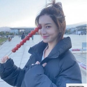 童颜大罩杯少女学生服公园凉亭奇妙玩奇怪玩具