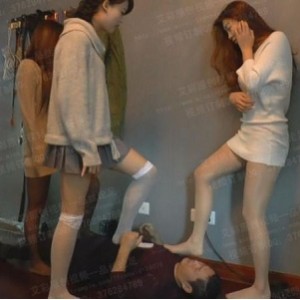 妹子指教公狗：馨雨柳柳盛怒耳光踩踏裆23分钟高清视频