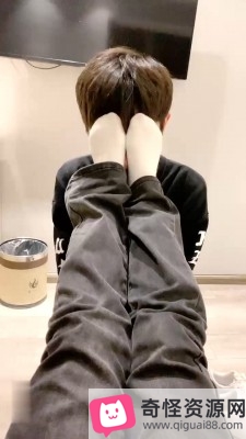 海绵大大学生主玩狗-白袜捂脸/坐头窒息/全体重踩踏视频,时长29分钟