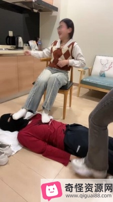 学生双主s:捆绑运动鞋白袜全体重踩踏bf27061544*96060分钟