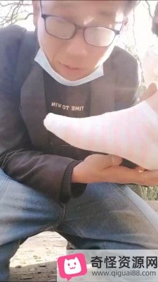 孤傲小主双S-旅游景区玩弄暴打狗双视角版视频,时长123+36分钟