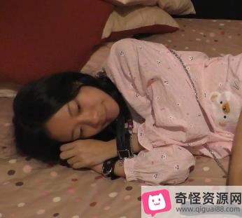 日本女JK与外教成长故事,7部视频超3小时,18岁身份信息揭秘