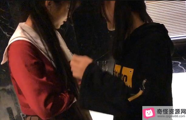 00后女孩私密视频曝光,高清无圣光四小时全程,野外超市展示女同用嘴