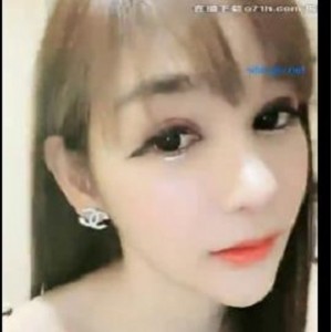 1999的作品展现了她冲天炮般的创作冲劲和探索型的冒险精神，让人不得不为之倾倒。弟弟喝牛奶，观看下载，TS资源中的一股清流。