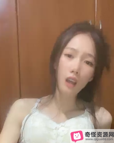 清纯妹子萌萌现场表演，水花直流1v+639m