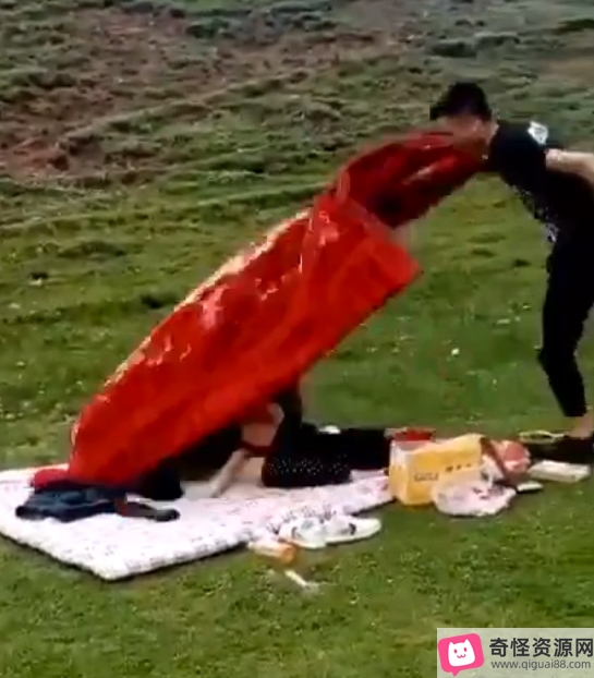 优质稀缺互动合集13V1.61G，精彩公共场所被拍解压视频