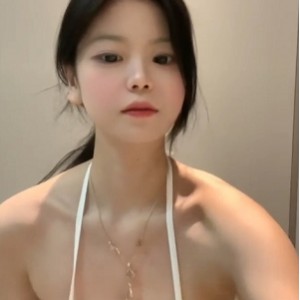 抖音乔乔子1500定制福利80M独家私拍女神合集