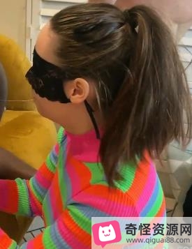 OnlyFans妻子巧克力双人舞2V[1.87G]绝妙滋味