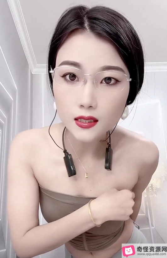 快手美臀后摇73部御姐6.5G冷艳紧身裤合集