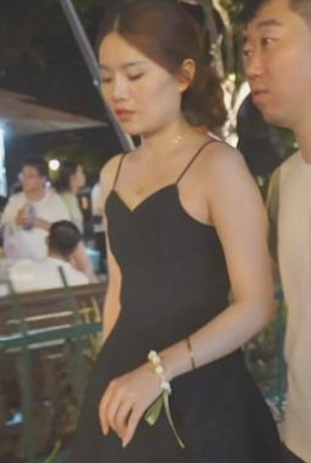街拍达人吊带裙素人神秘福利集89部631M绝了