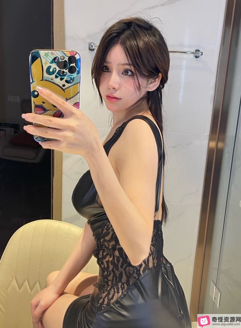 奔跑的晶骡儿推特私拍14套合集86V1.95G绝密展示