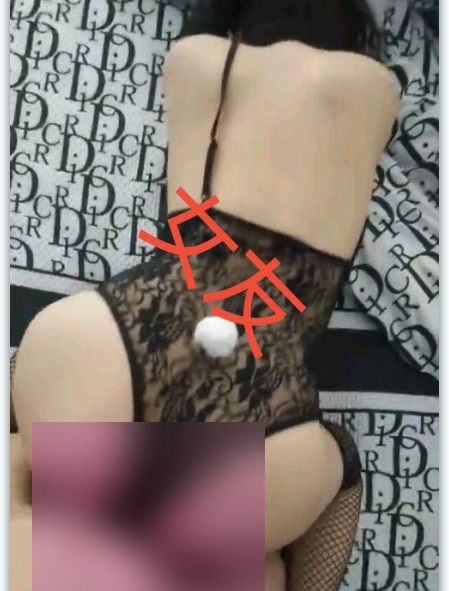 推特君君有嫂子喷奶合集1.6GB月子期劲爆展示