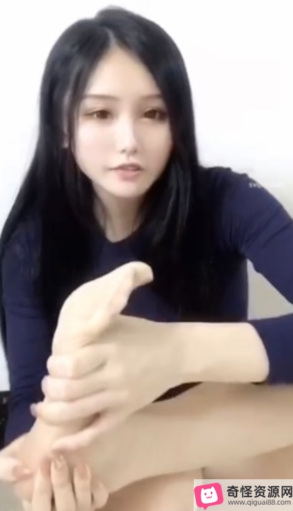 易直播妮妮酱丝足舔脚1V199M优质美足