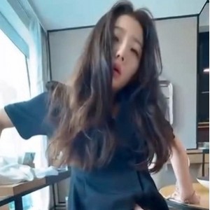 团建聚会大长腿女神LuckyQ77716部热舞丰满摇曳849M