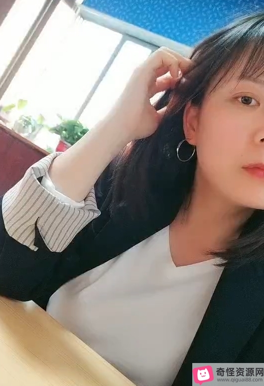 办公室H罩杯小秘书1V闪现秀421MB身材汹涌