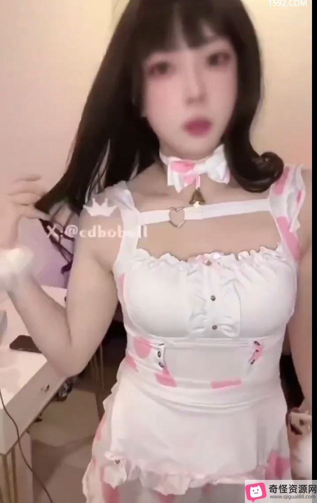 网盘展示艾雯伪娘TS私录1V490MB黑丝太魅了